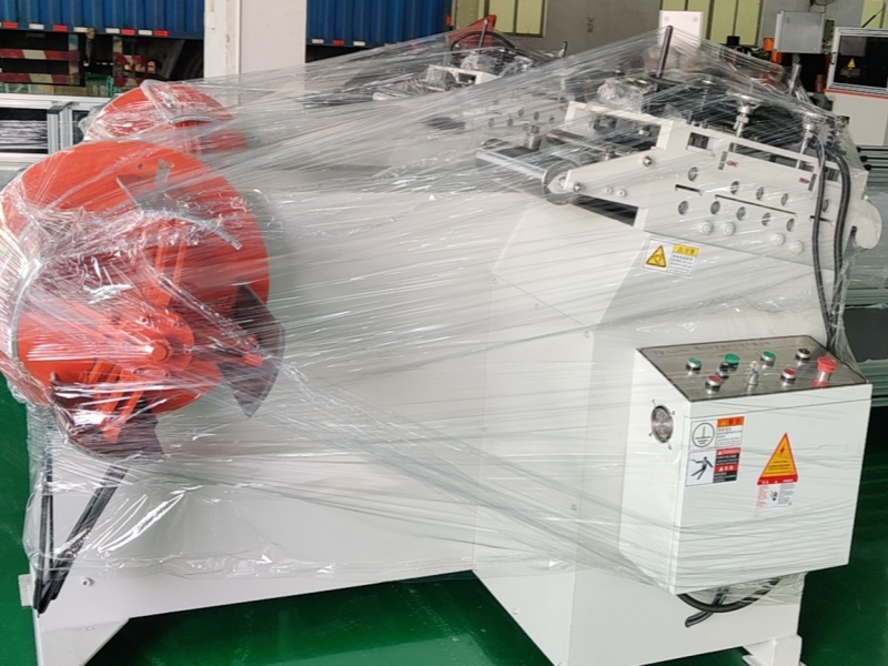 Decoiler Straightener Machine