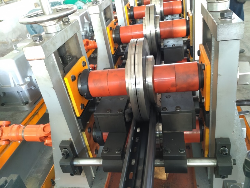 Upright Roll Forming Machine