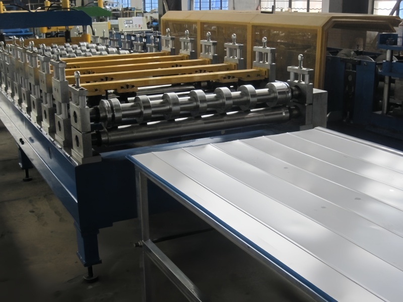 Polyurethane Sandwich Panel Profile Roll Forming Machine