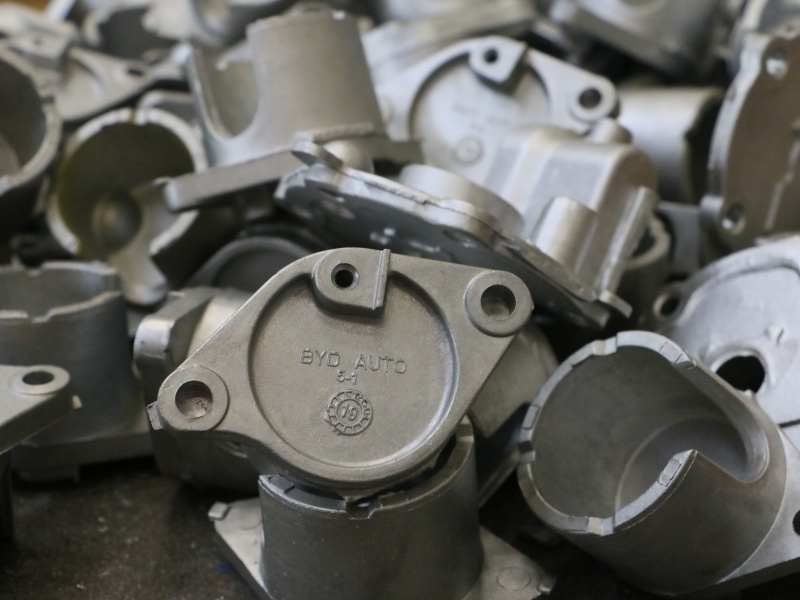 MIZHI Tumble Belt Shot Blasting Machine Is Used BYD AUTO(图5)